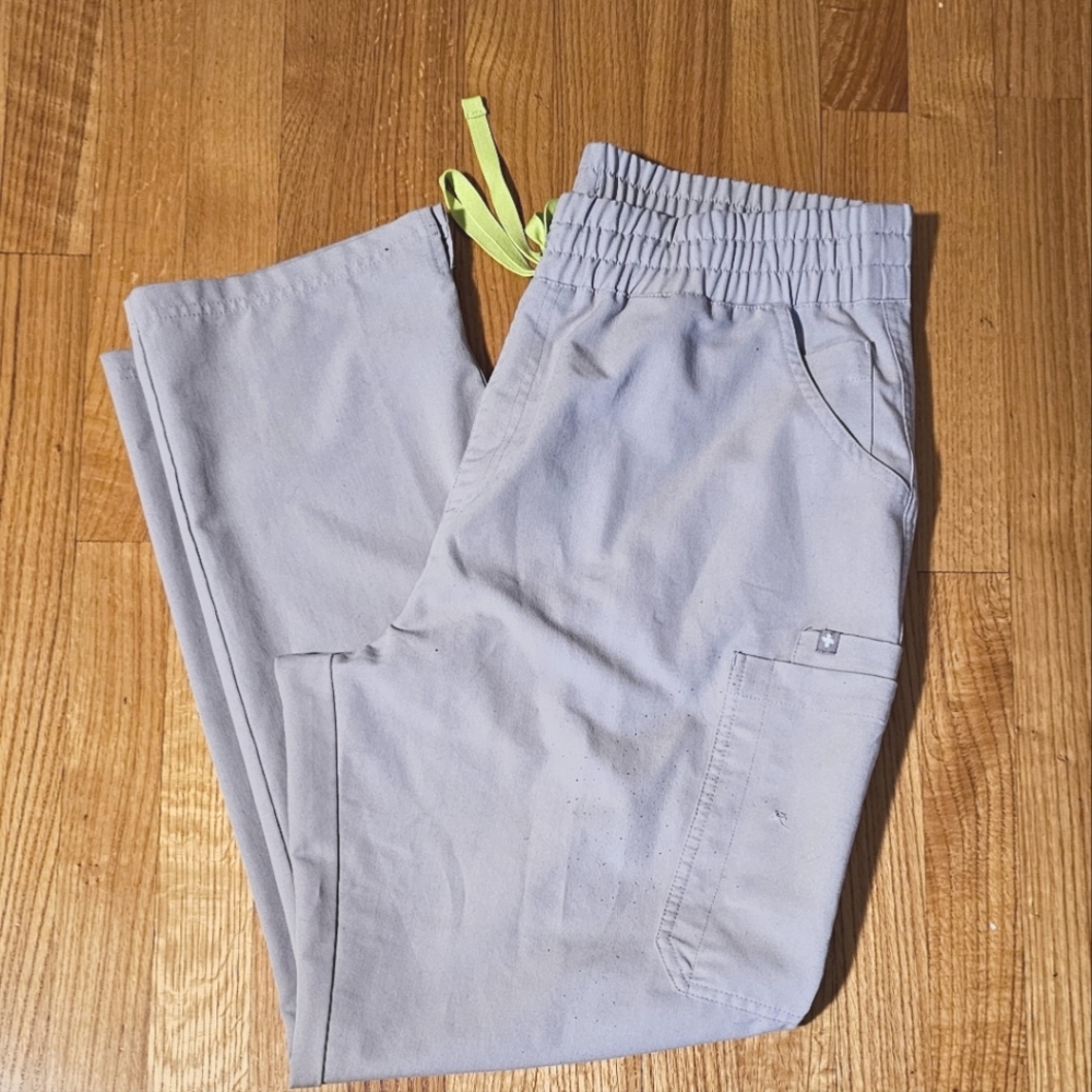 FIGS Women's XL Beige Yola Skinny Leg ScrubCargo Pants